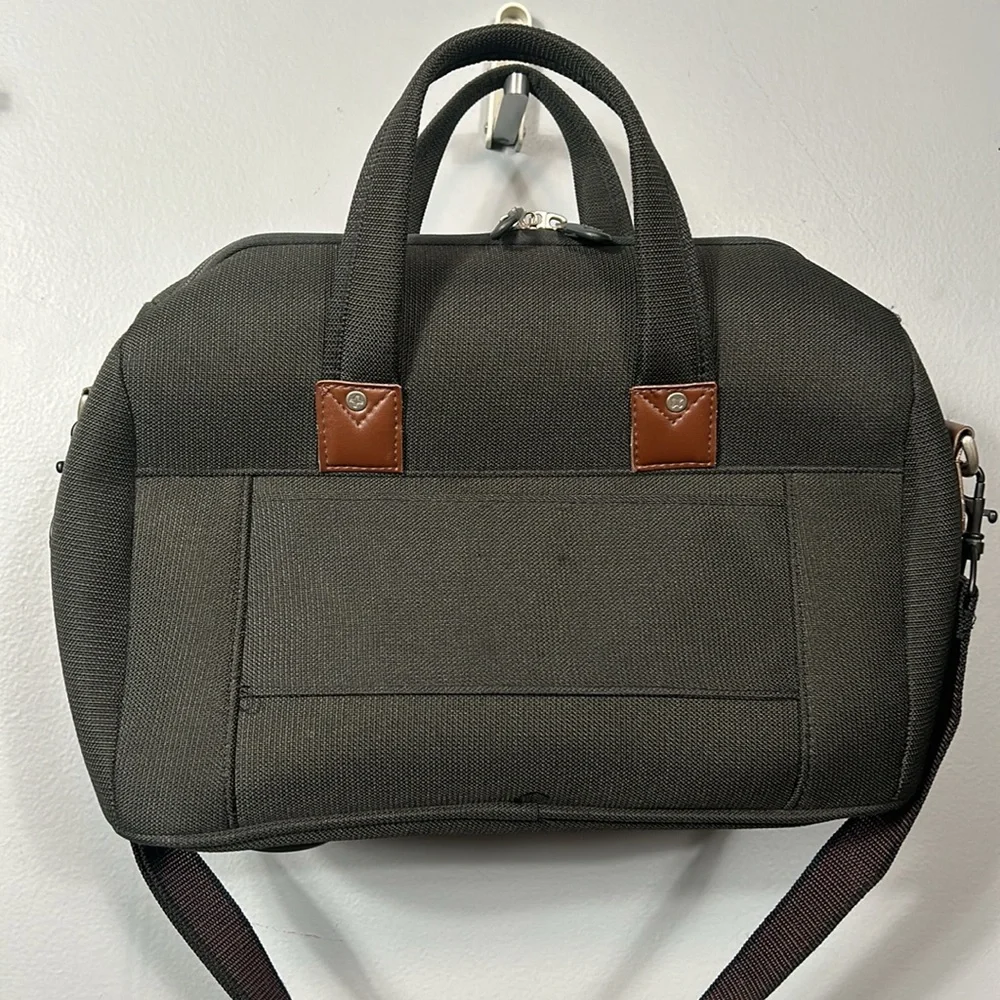 Voyager Luggage Hand Carry/ Shoulder Bag Army Green